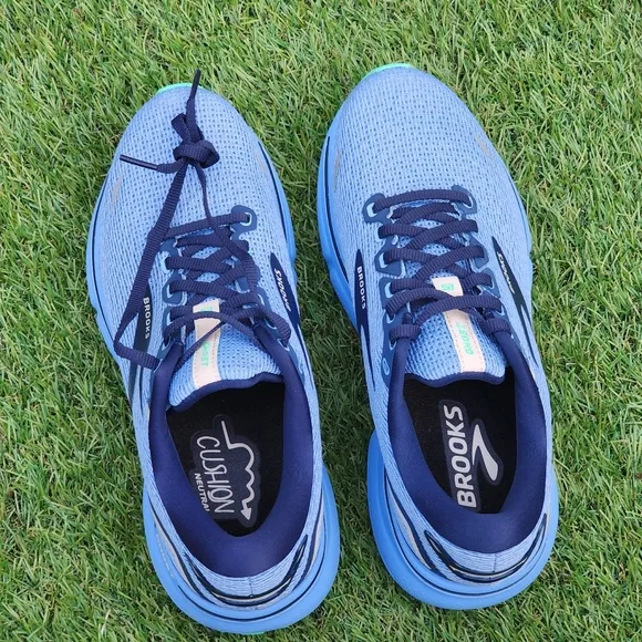 BROOKS GHOST 15 - Women's Athletic Shoes - SIZE 8.5B