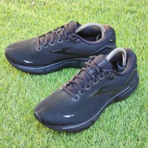 BROOKS GHOST 15 - Women's Athletic Shoes - SIZE 9.5B ***Read Descriptions ***