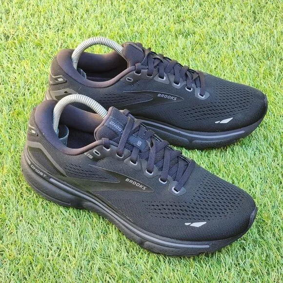 BROOKS GHOST 15 - Women's Athletic Shoes - SIZE 9.5B ***Read Descriptions ***