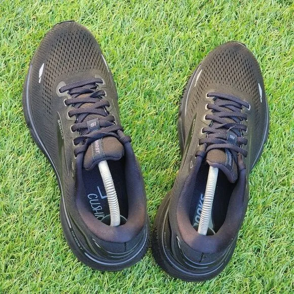 BROOKS GHOST 15 - Women's Athletic Shoes - SIZE 9.5B ***Read Descriptions ***
