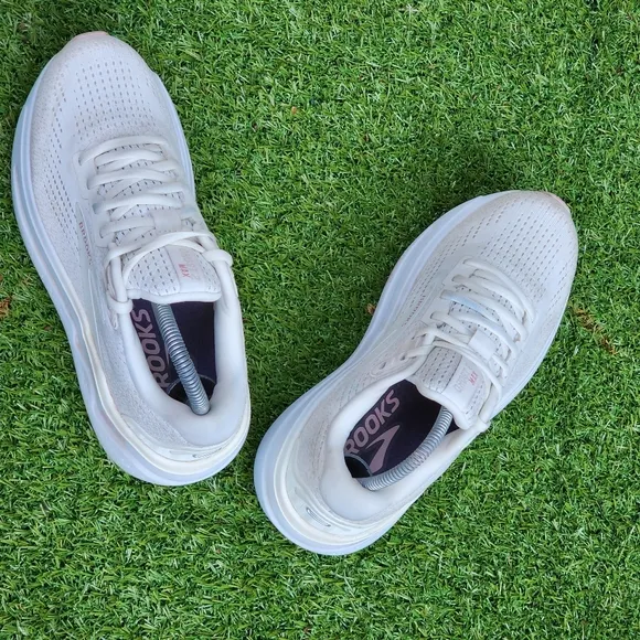 BROOKS GHOST MAX 2 - Womens Athletic Shoes - SIZE 7