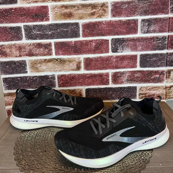 Brooks Men's Black Running Shoes