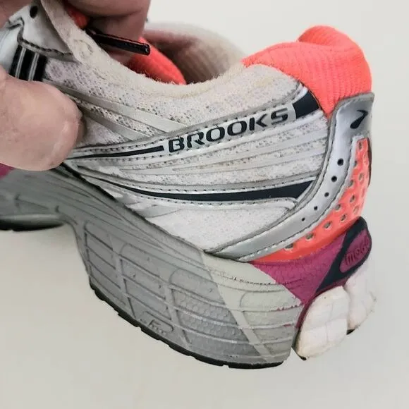Brooks mogo athletic shoes women's size 7