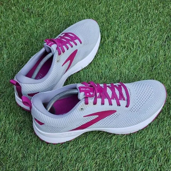 BROOKS REVEL 5 - Womens Athletic Shoes - SIZE 10.5
