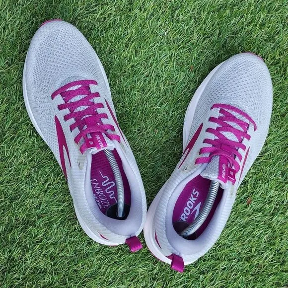BROOKS REVEL 5 - Womens Athletic Shoes - SIZE 10.5