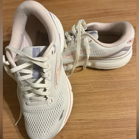 Brooks Women's Ghost 15 Cream Lace Up Comfort Running Shoes Size: 8