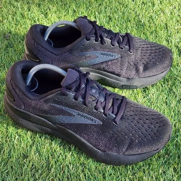BROOKS GHOST 16 - Women's Athletic Shoes - SIZE 10