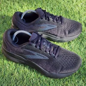 BROOKS GHOST 16 - Women's Athletic Shoes - SIZE 10