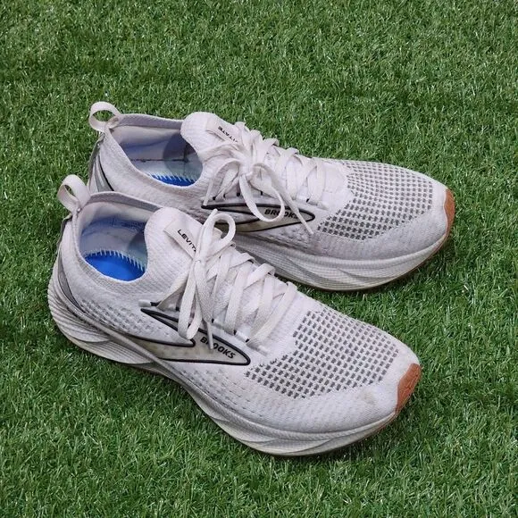 BROOKS LEVITATE GTS 6 - Women's Sneakers - SIZE 10.  ((No Insoles))