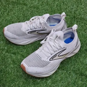 BROOKS LEVITATE GTS 6 - Women's Sneakers - SIZE 10.  ((No Insoles))