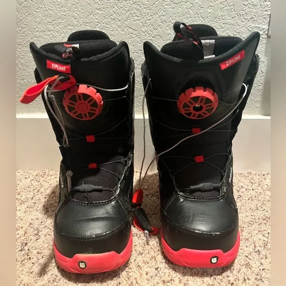 Burton kids snowboard boots with box