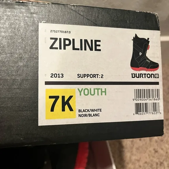Burton kids snowboard boots with box
