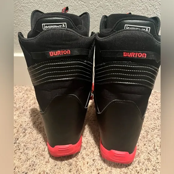 Burton kids snowboard boots with box