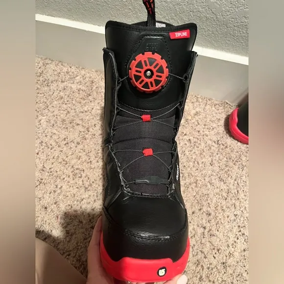 Burton kids snowboard boots with box