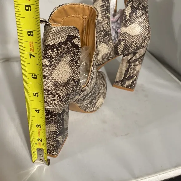 Cape Robbin Ankle Boots Je Snake Skin Size 9