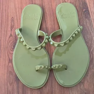 Carmen SOL jelly green sandals size 6 studs