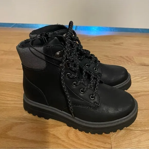 Cat &amp; Jack Black Work Boots NEW Sz 13 Kids Boys