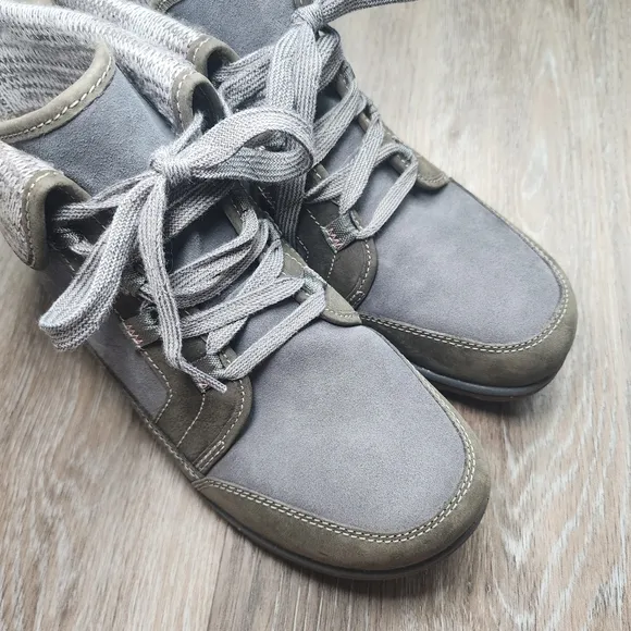 Chaco Womens Barbary Castlerock Ankle Boots Gray and Olive Size 8.5