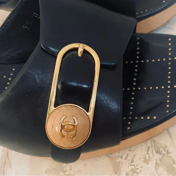 CHANEL PLATFORM BLACK LEATHER STACKED HEEL SLIDES IN BLACK/NATURAL