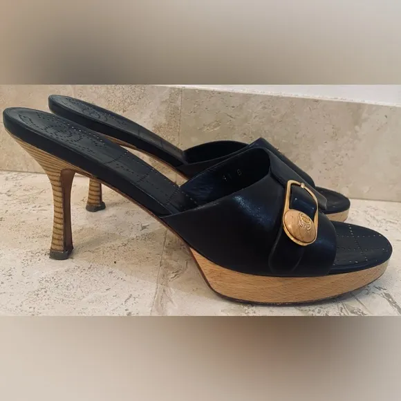 CHANEL PLATFORM BLACK LEATHER STACKED HEEL SLIDES IN BLACK/NATURAL