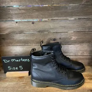 Childrens Dr. Martens Black Leather Classic Casual Combat Boots Size‎ 4 Y GUC