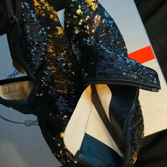Christian louboutin boots, may take certain offers off the price 💯 Authentic