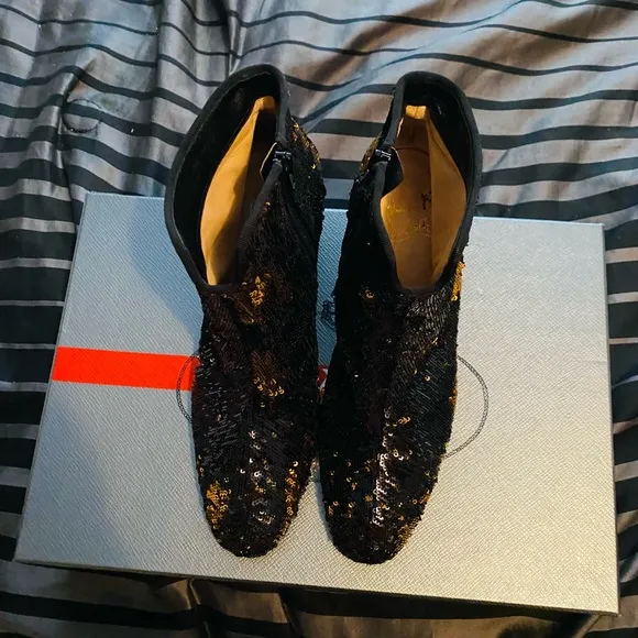 Christian louboutin boots, may take certain offers off the price 💯 Authentic