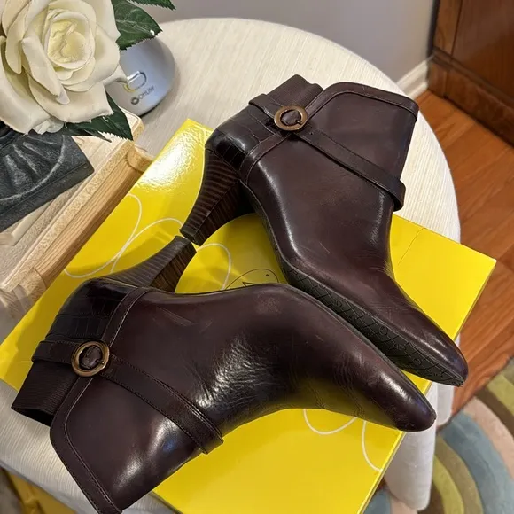 CIRCA JOAN&amp;DAVID Brown Leather Booties