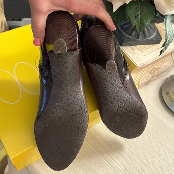 CIRCA JOAN&amp;DAVID Brown Leather Booties