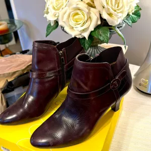 CIRCA JOAN&amp;DAVID Brown Leather Booties