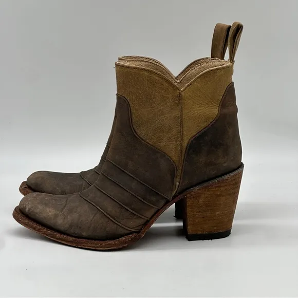 Circle G Corral Distressed Chocolate Ankle Boots. Size 8.5