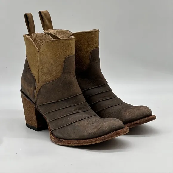 Circle G Corral Distressed Chocolate Ankle Boots. Size 8.5