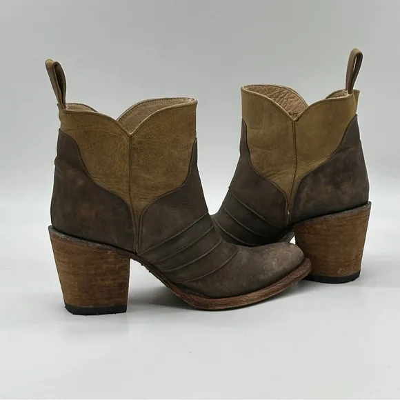 Circle G Corral Distressed Chocolate Ankle Boots. Size 8.5