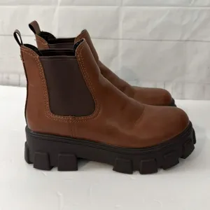 Circus by Sam Edelman Size 7.5 Platform Lug Sole Brown Chelsea Ankle Boots