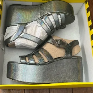 Circus NY Golda platform NIB size 8