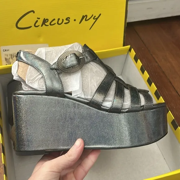 Circus NY Golda platform NIB size 8