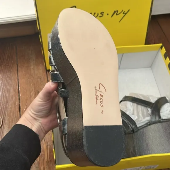 Circus NY Golda platform NIB size 8