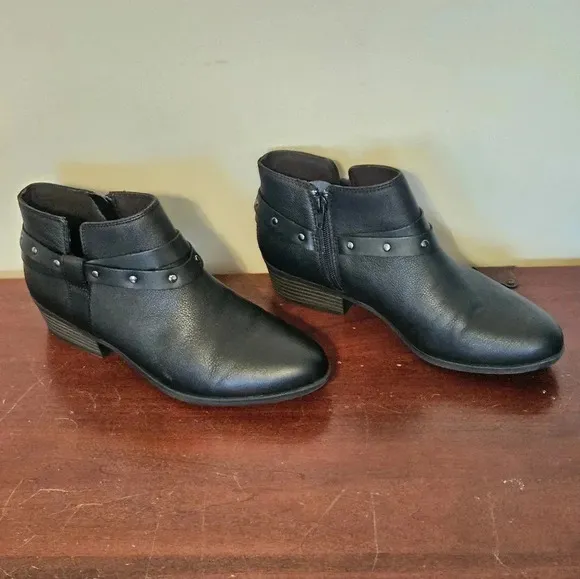 Clarks Addiy Zoie Black Leather Ankle Boots Size 8.5 EUC