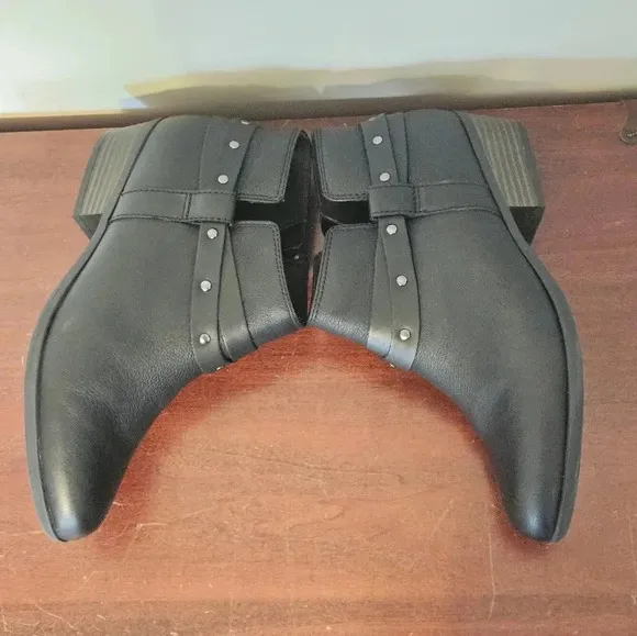 Clarks Addiy Zoie Black Leather Ankle Boots Size 8.5 EUC