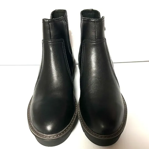 Clark’s Airabell Zip Black Smooth Black Ankle Boots Size 7.5 Medium NIB