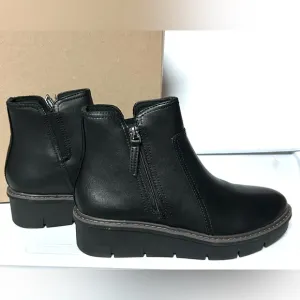 Clark’s Airabell Zip Black Smooth Black Ankle Boots Size 7.5 Medium NIB