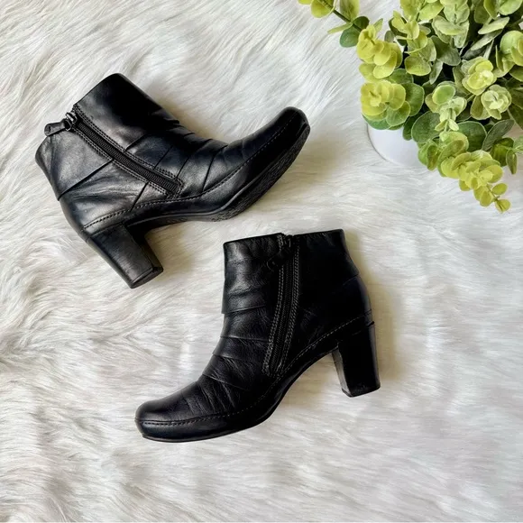 Clarks Artisan Mika Beth Ruched Detail Black Leather Zip Ankle Boots Size 7