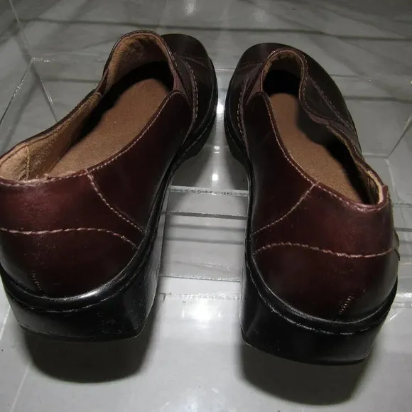 CLARKS Brown Leather Slip-On Shoes Size 7.5M