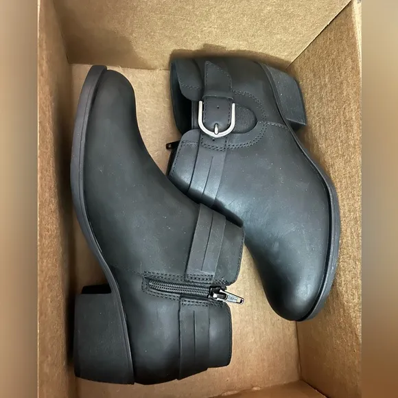 Clarks Charlten Rae Black Booties Women's Size 6.5W New