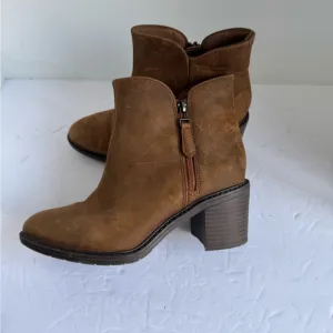 Clarks Collection Leather Healed Ankle Boots Scene Zip Dark Tan. Size 7