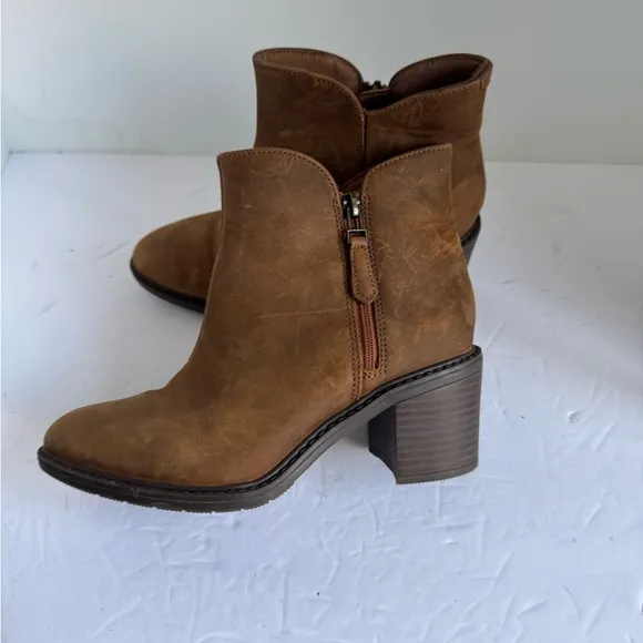 Clarks Collection Leather Healed Ankle Boots Scene Zip Dark Tan. Size 7