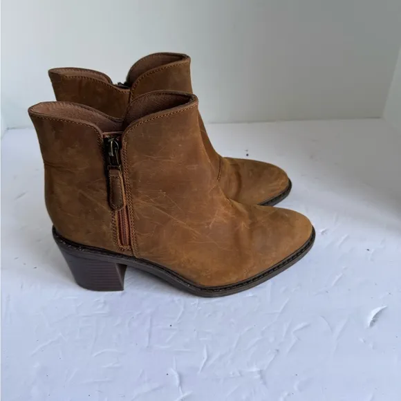 Clarks Collection Leather Healed Ankle Boots Scene Zip Dark Tan. Size 7
