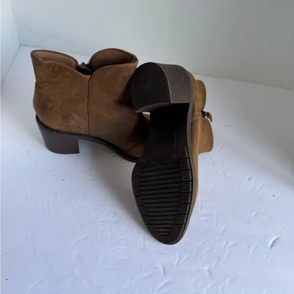 Clarks Collection Leather Healed Ankle Boots Scene Zip Dark Tan. Size 7