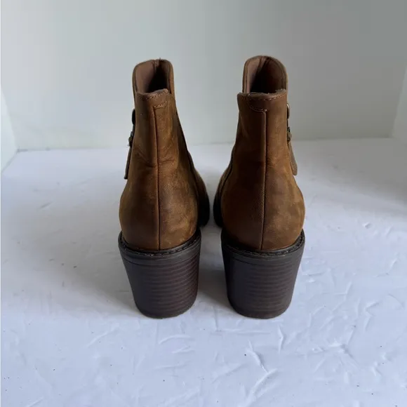 Clarks Collection Leather Healed Ankle Boots Scene Zip Dark Tan. Size 7