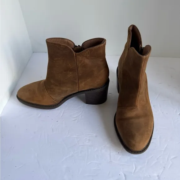 Clarks Collection Leather Healed Ankle Boots Scene Zip Dark Tan. Size 7